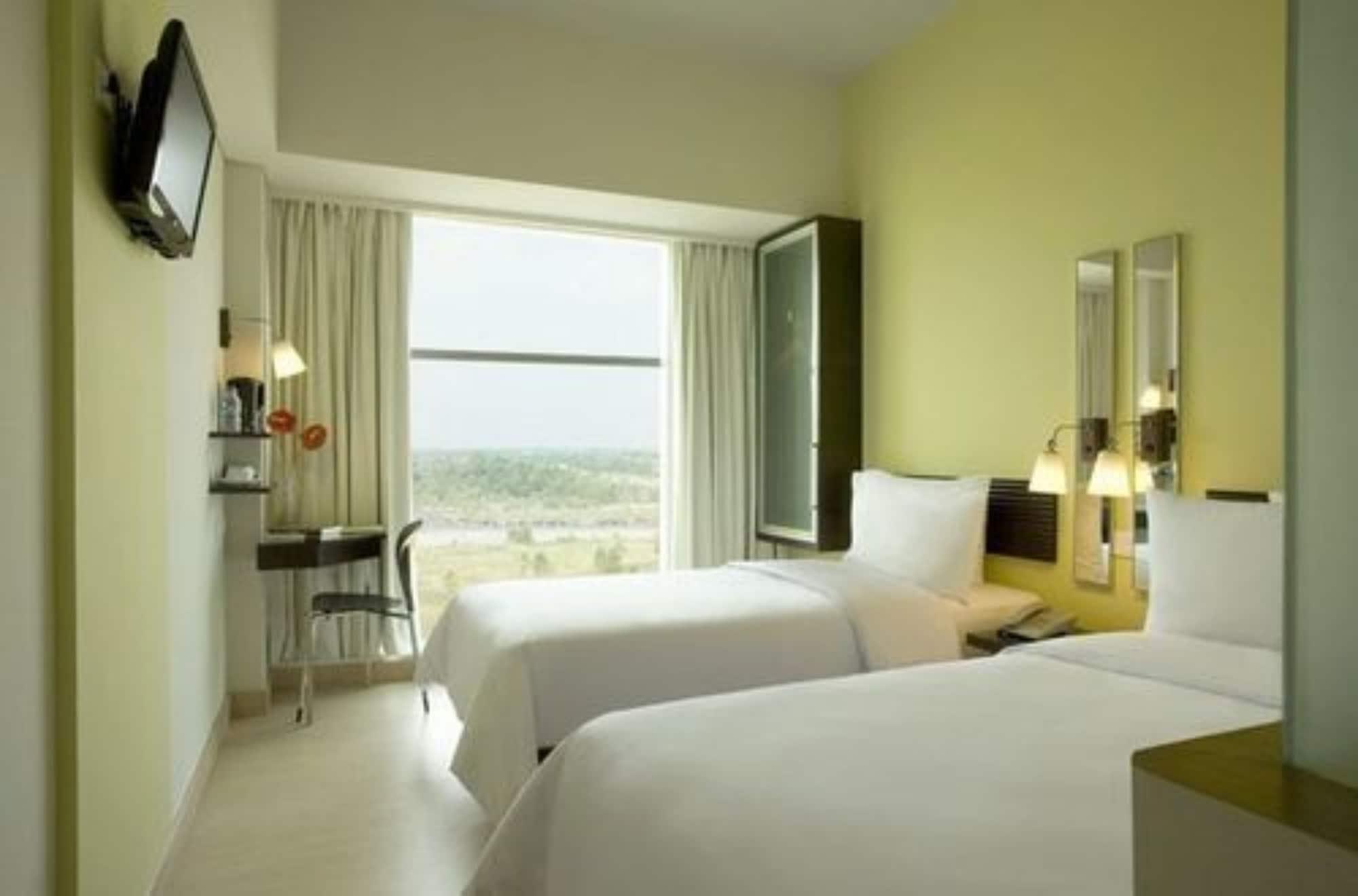 Hotel Santika Bsd City-Серпонг Екстериор снимка