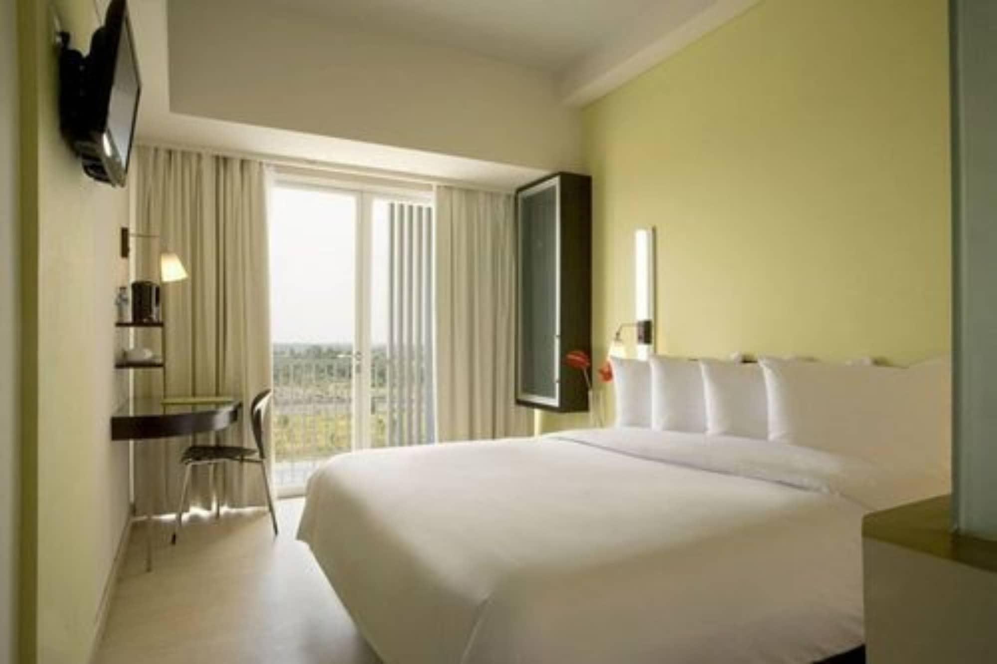 Hotel Santika Bsd City-Серпонг Екстериор снимка