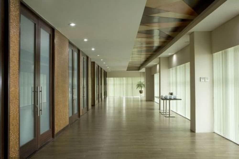 Hotel Santika Bsd City-Серпонг Екстериор снимка